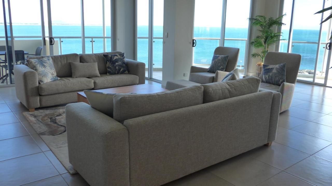 Coral Cove Apartments - Absolute Beachfront Resort בואוון מראה חיצוני תמונה