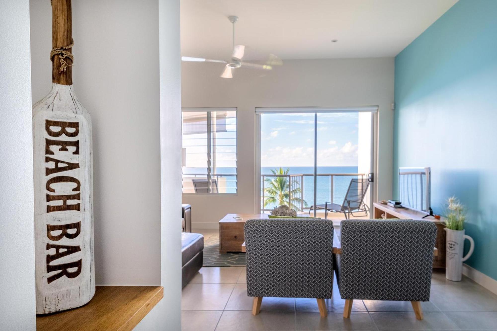 Coral Cove Apartments - Absolute Beachfront Resort בואוון מראה חיצוני תמונה