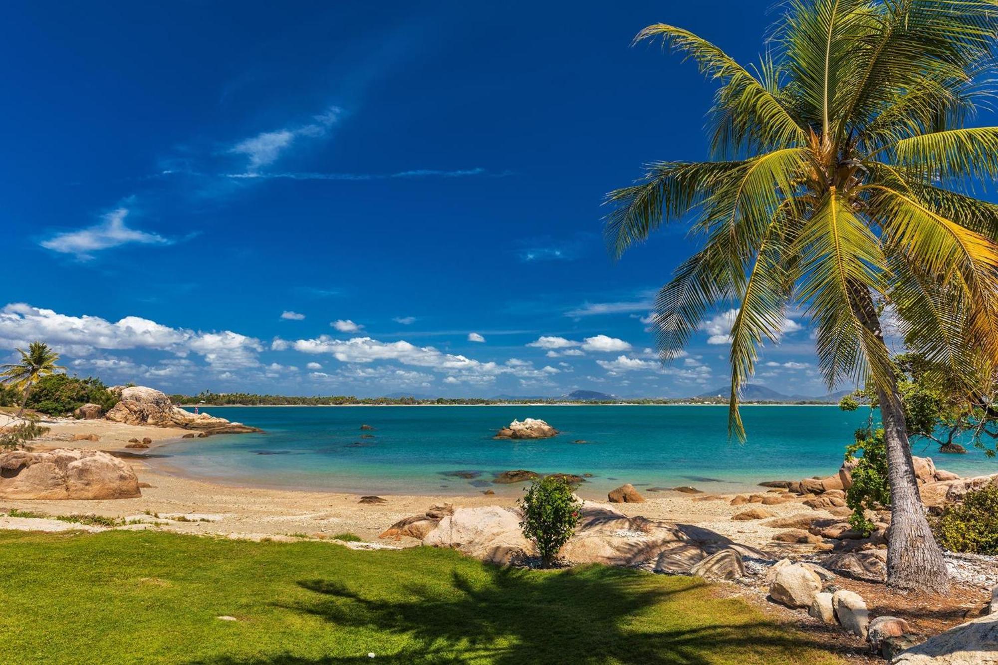 Coral Cove Apartments - Absolute Beachfront Resort בואוון מראה חיצוני תמונה