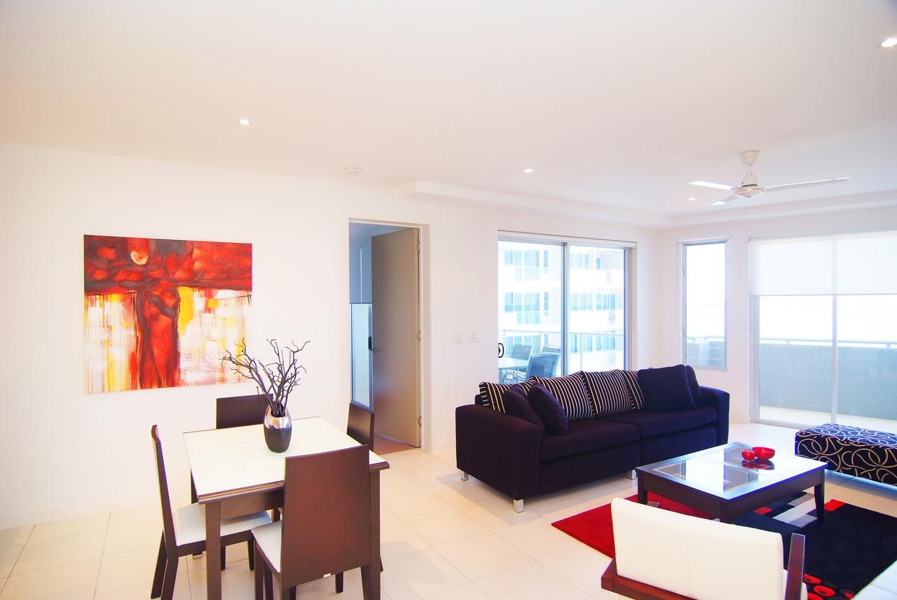 Coral Cove Apartments - Absolute Beachfront Resort בואוון מראה חיצוני תמונה